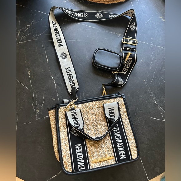 Beautiful Steve Madden Purse barely used! Super fun for summer and fall - Picture 3 of 5